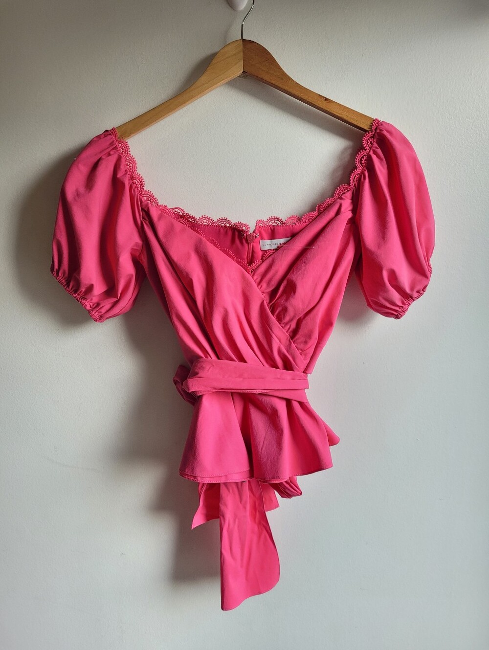 NWOT MONIQUE LHUILLIER Pink Wrap Peplum Top with Puff Sleeves V-neck Lace 2